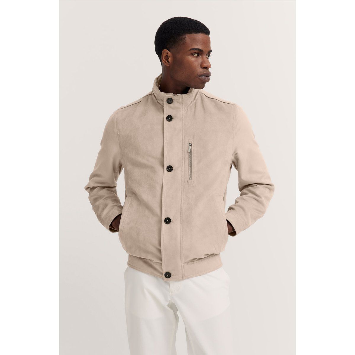 Moderne Bomberjacke mit Knopfleiste