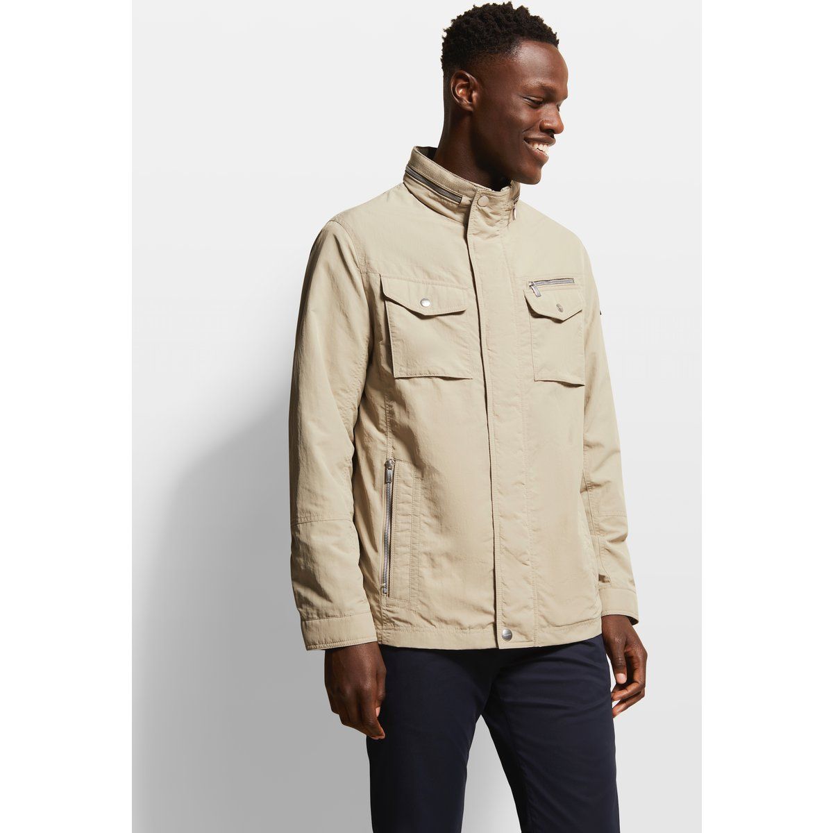 Moderne, leichte Jacke mit Stehkragen