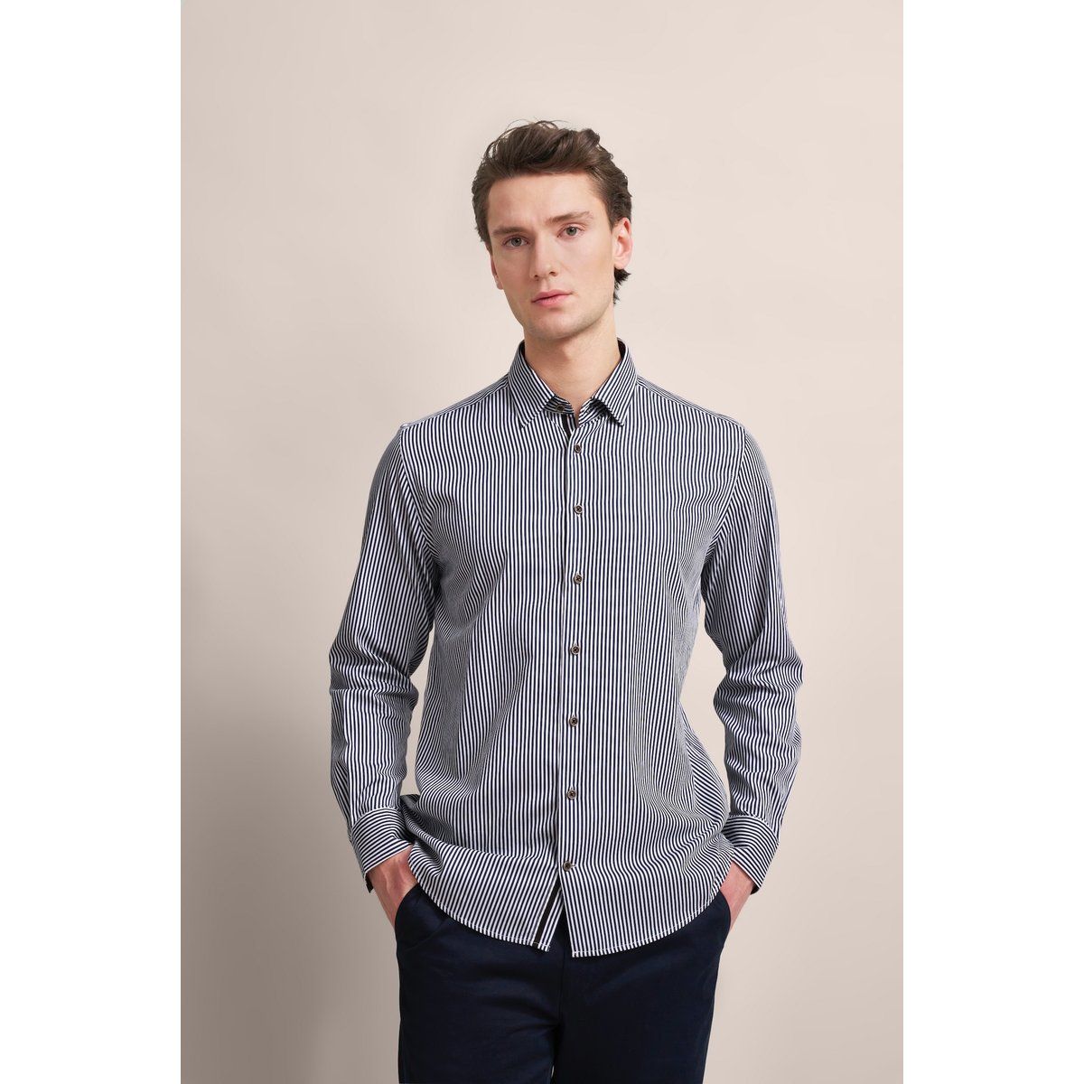 Gestreiftes Baumwollhemd mit Modern Fit