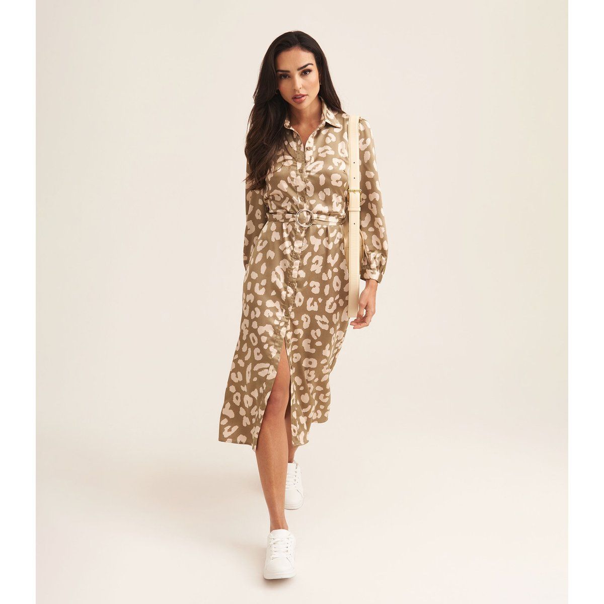 Hemdblusenkleid mit Tierprint und Gürtel