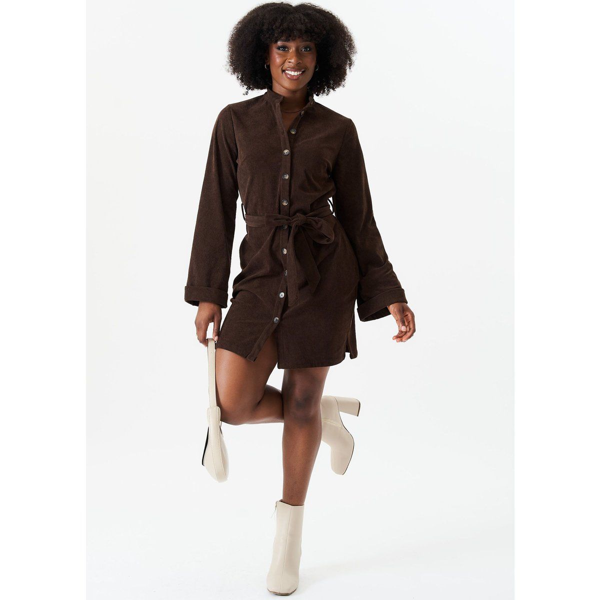 Braunes Cord-Hemdkleid mit Gürtel