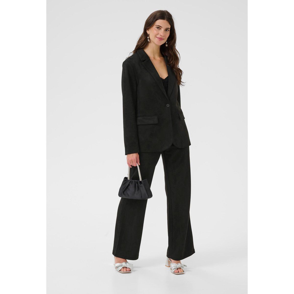 Klassischer schwarzer Blazer in regulärer Passform