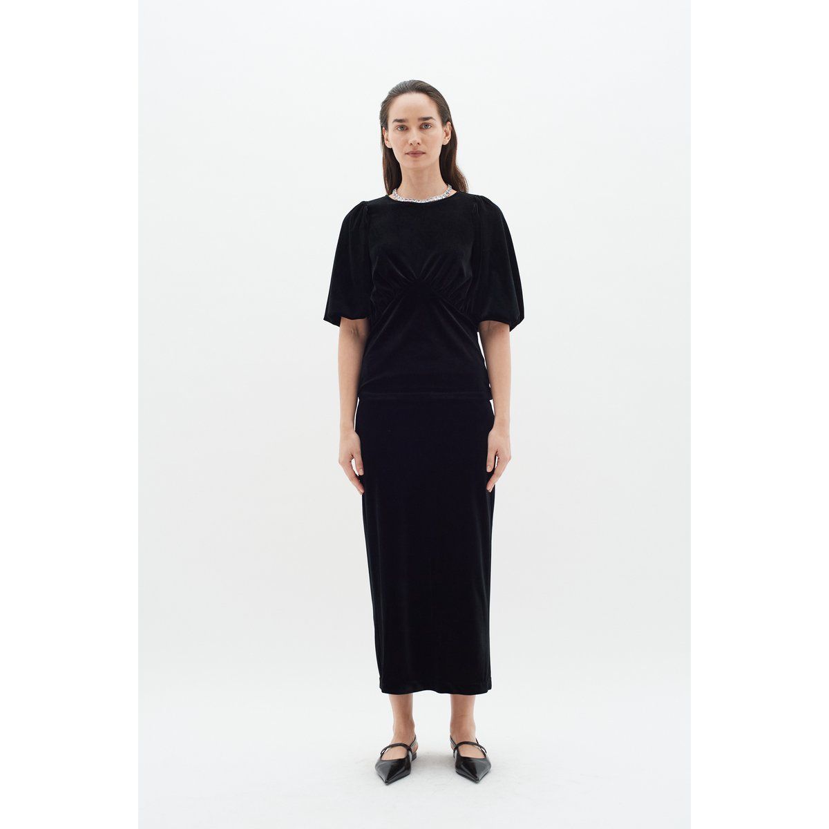 Feminin Samt-Midikleid mit Puffärmeln