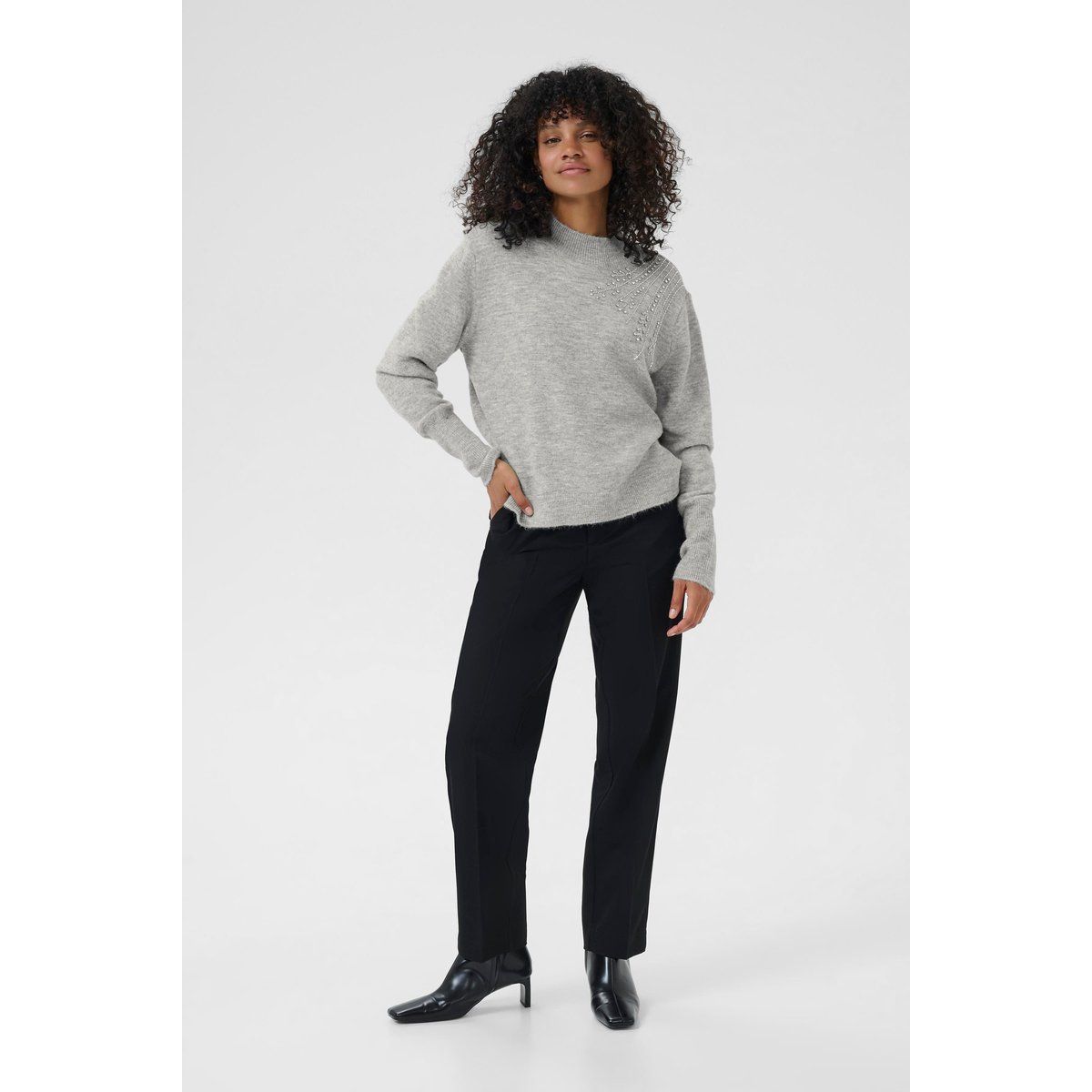 Locker geschnittener, verzierter Strickpullover
