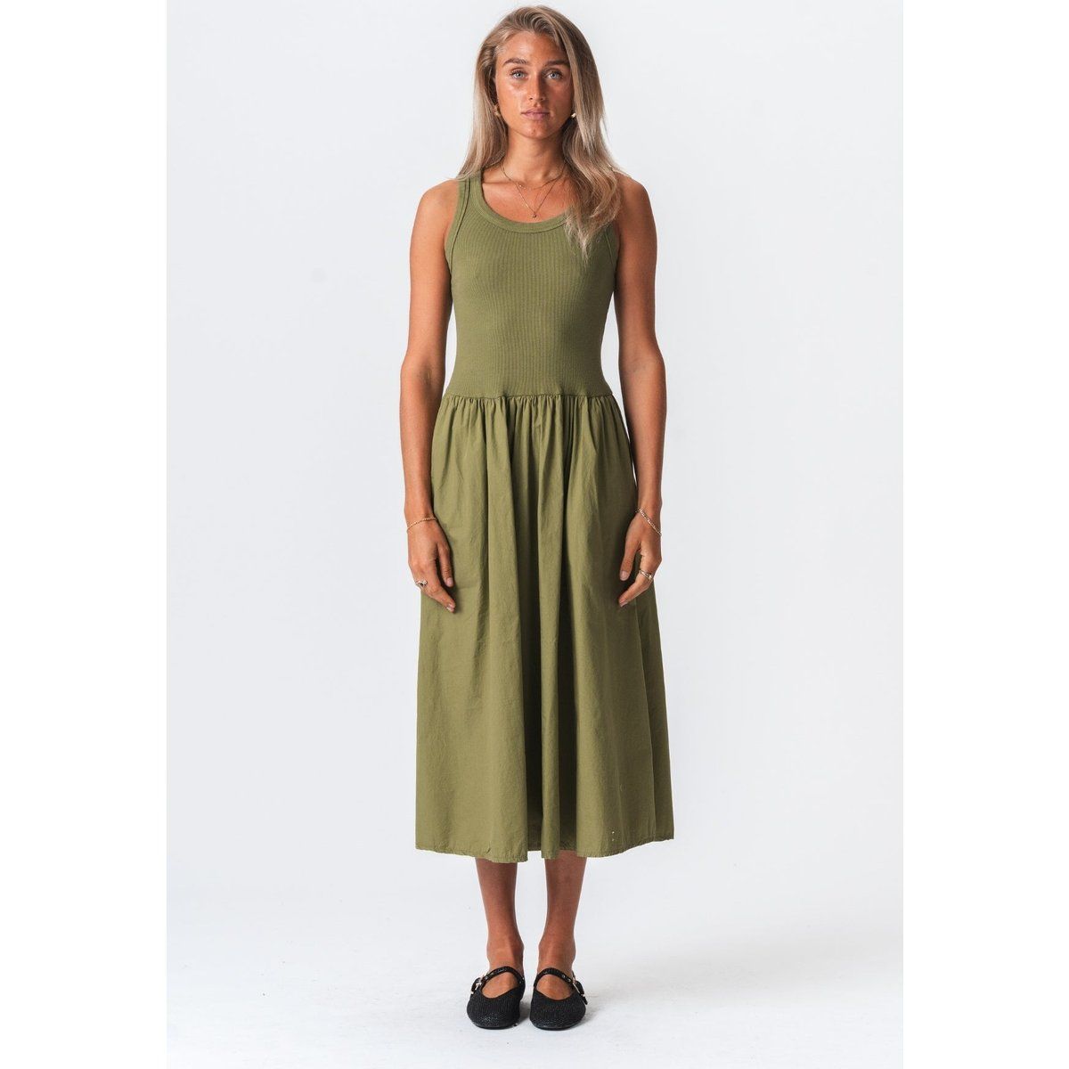 Ärmelloses Midikleid mit Rippstrickoberteil