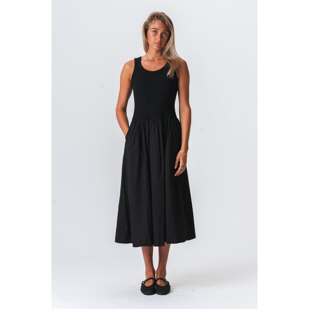 Ärmelloses Midikleid mit Taschen