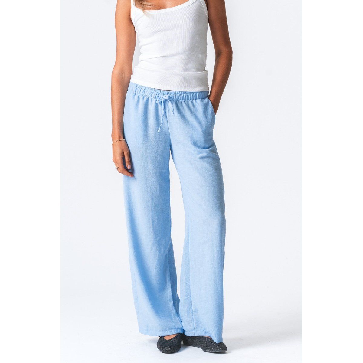 Hellblaue weite Leinenhose
