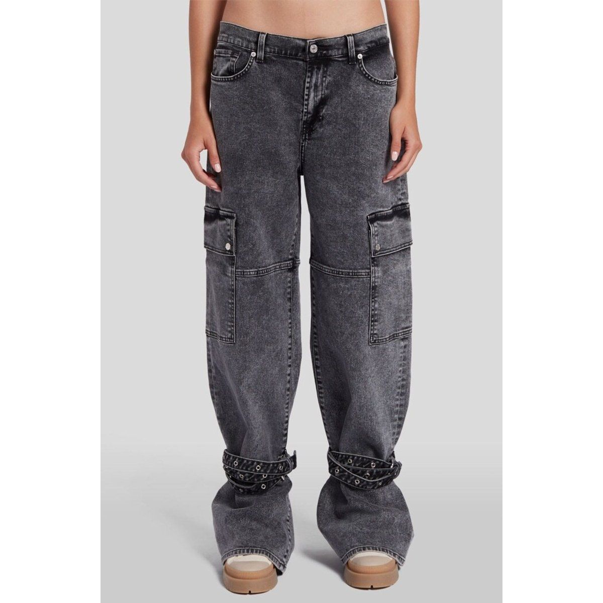 Gürtelweite Cargo-Jeans