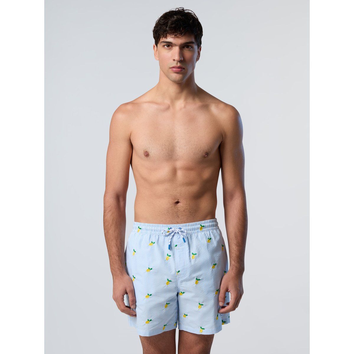 Gestreifte Seersucker-Badeshorts mit Zitronen