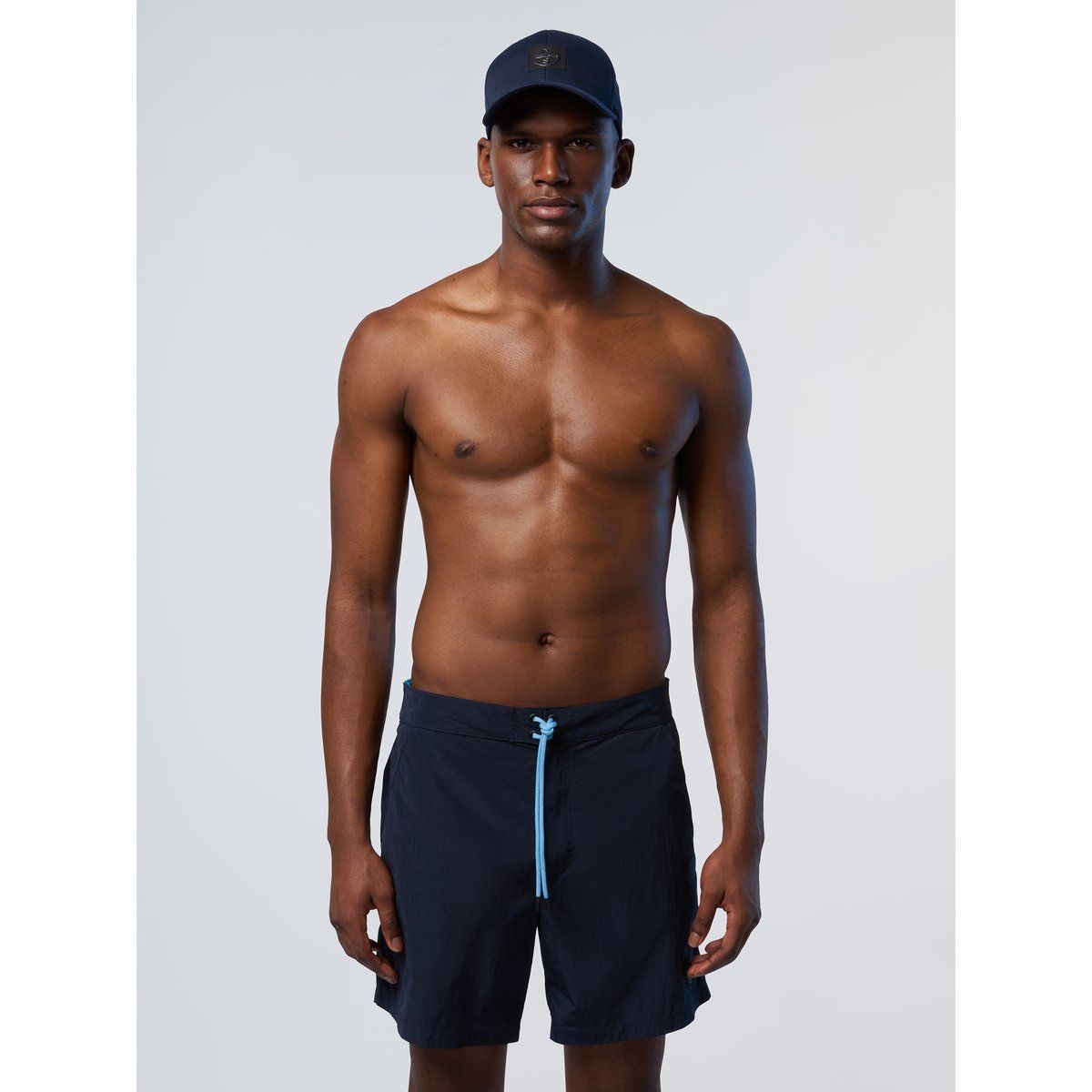 Badeshorts aus recyceltem Memory-Gewebe