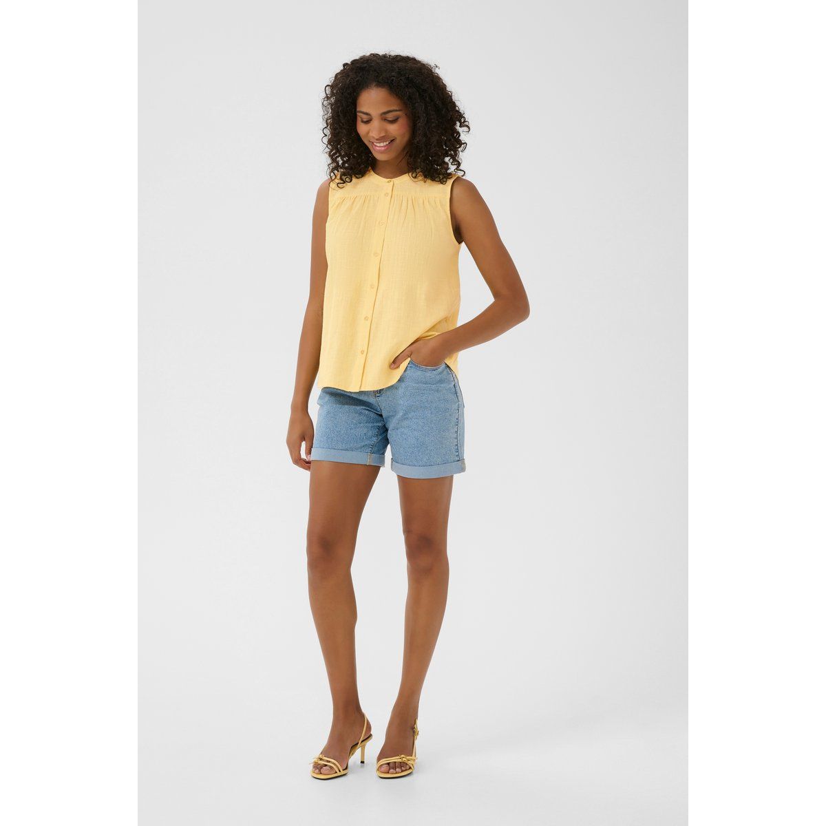 Ärmellose Bluse mit Stehkragen und Knopfleiste