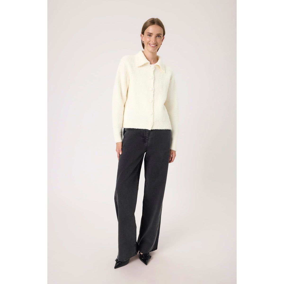 Klassische Strickjacke mit Kragen