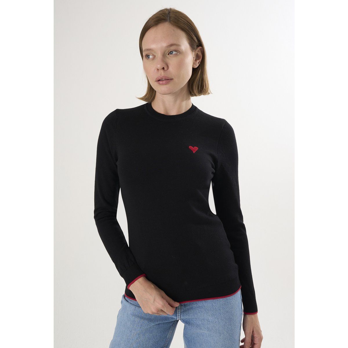 Klassischer Strickpullover mit Herzdetail