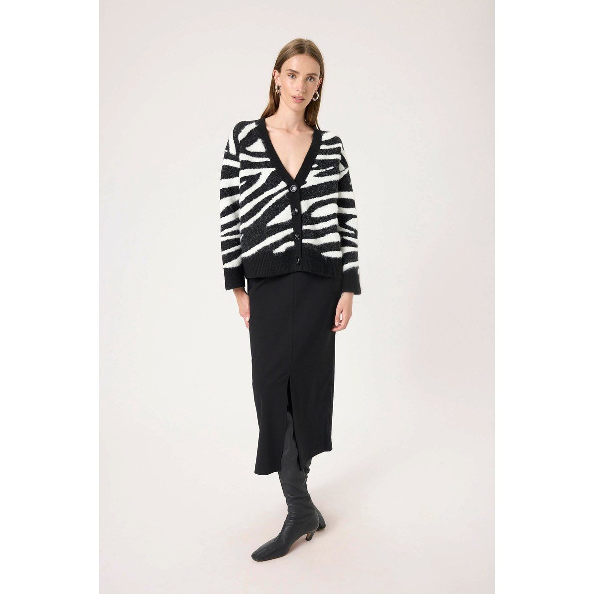 Flauschige Strickjacke mit Zebra-Print