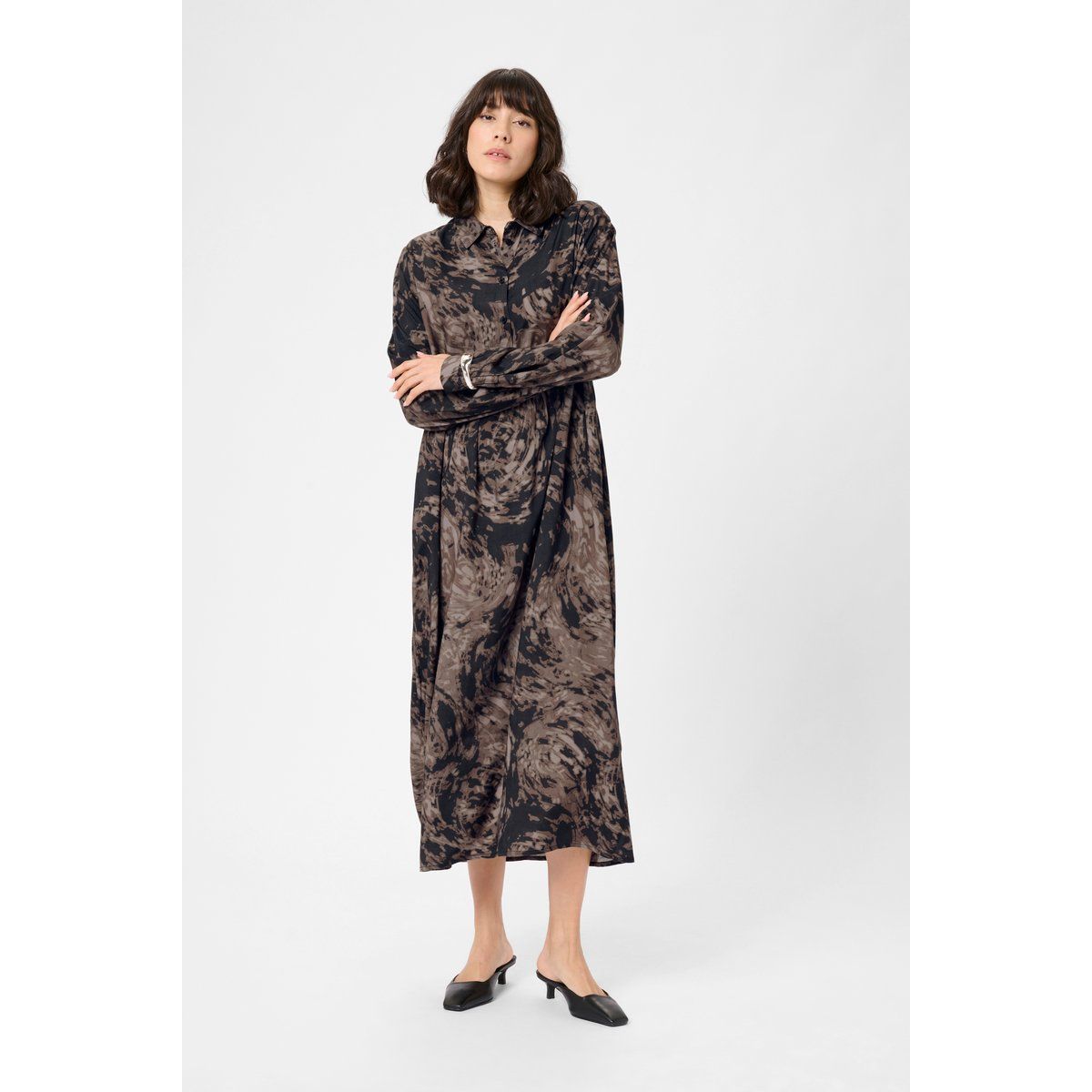 Locker geschnittenes Maxikleid mit abstraktem Druck