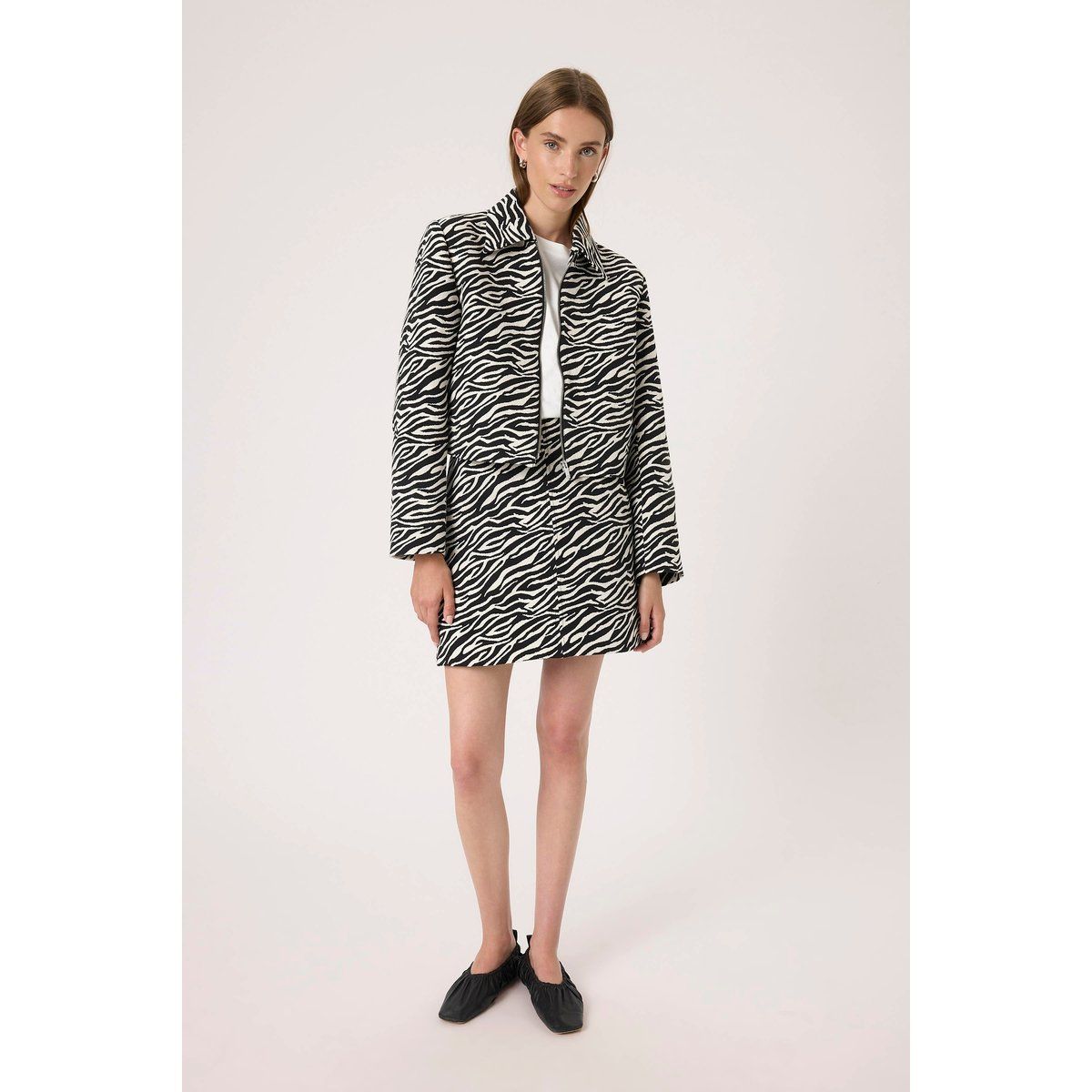 Crop-Jacke und Rock-Set mit Zebra-Print