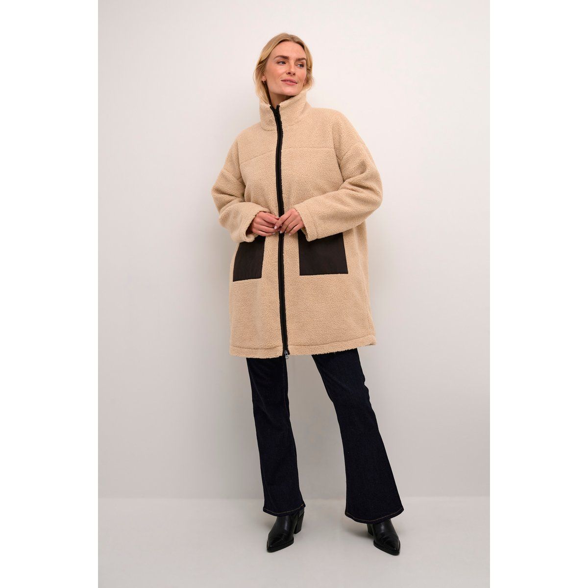 Jacke CUtally Jacke Oversize fit beige