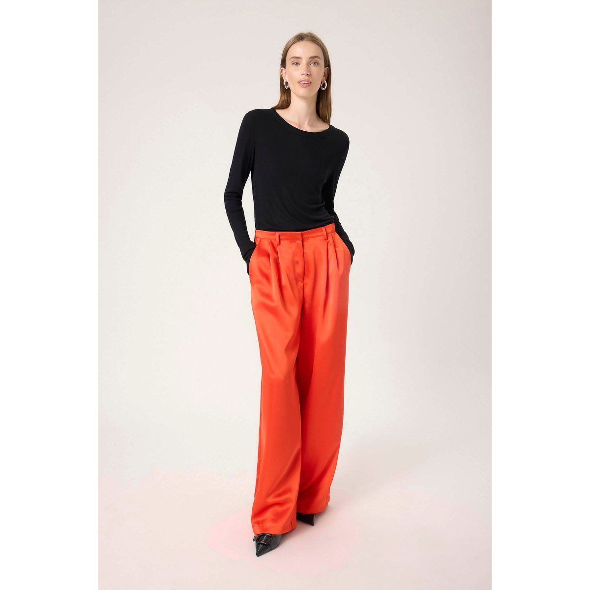 Hochtaillierte Hose mit weitem Bein