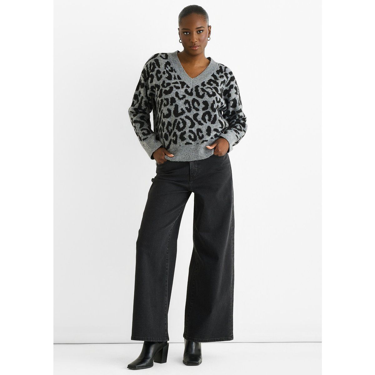 Strickpullover mit V-Ausschnitt und Animal-Print