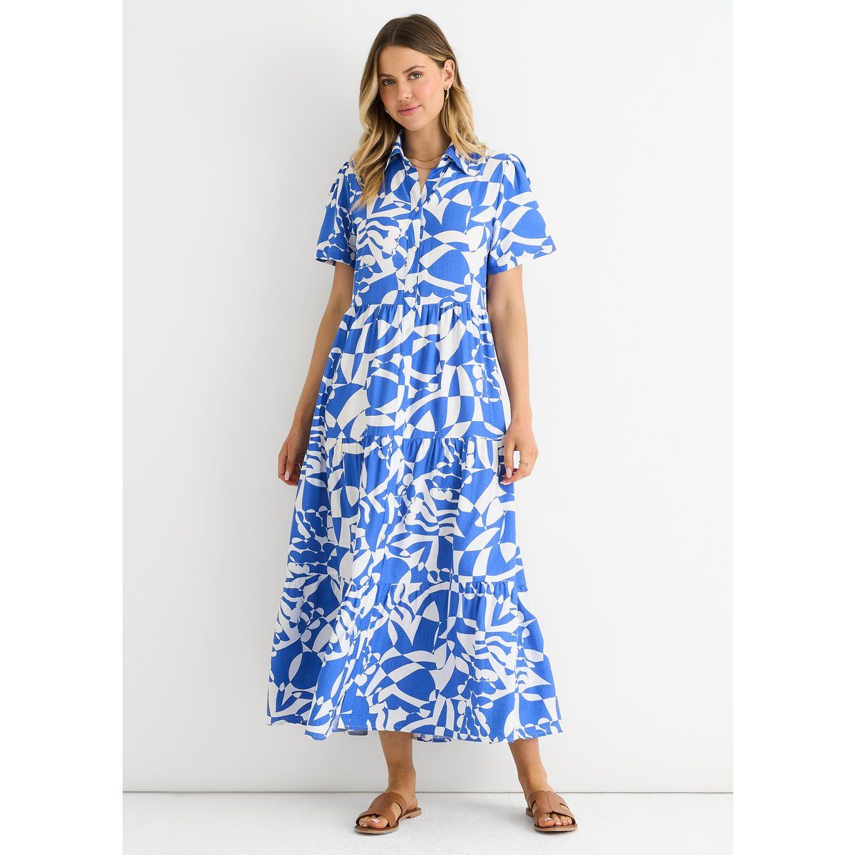 Blaues Maxikleid mit geometrischem Druck