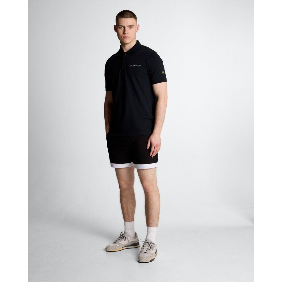 Badeshorts mit Kontrastsaum