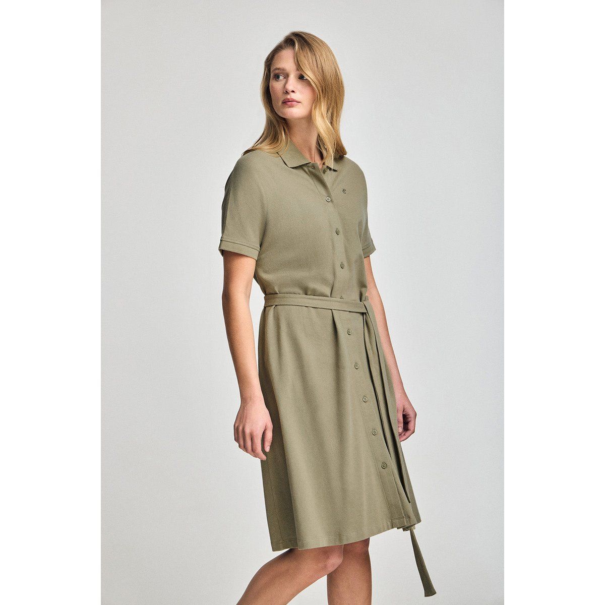 Hemdkleid mit Gürtel und Knopfleiste