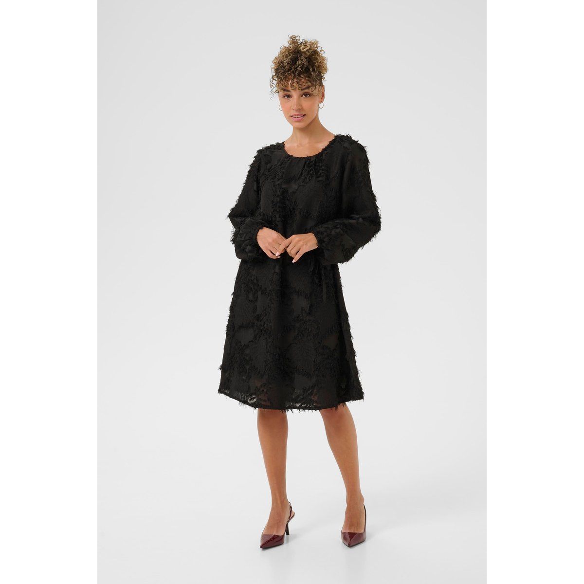 Strukturiertes schwarzes A-Linien-Kleid