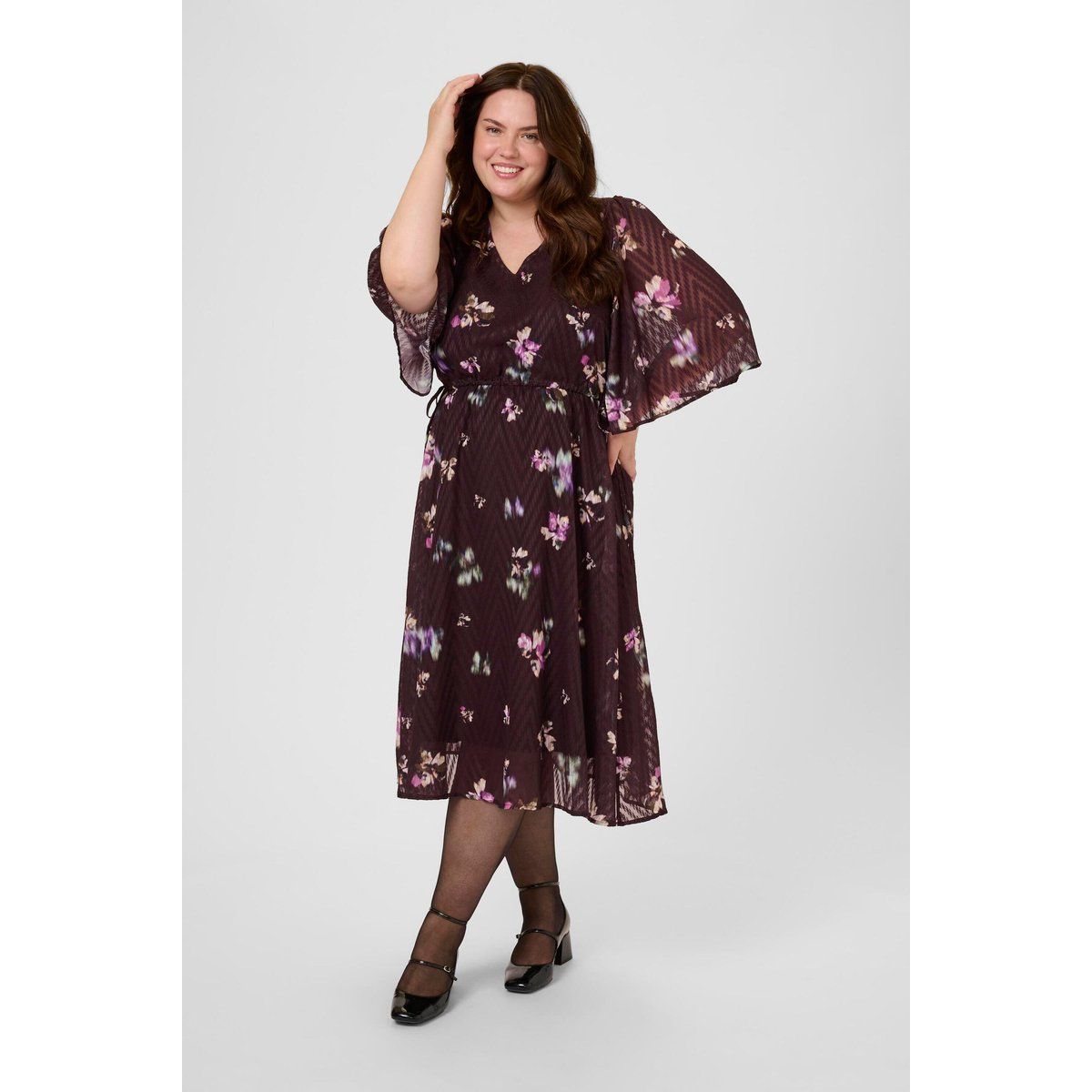Midikleid mit Blumenmuster und ausgestellten Ärmeln