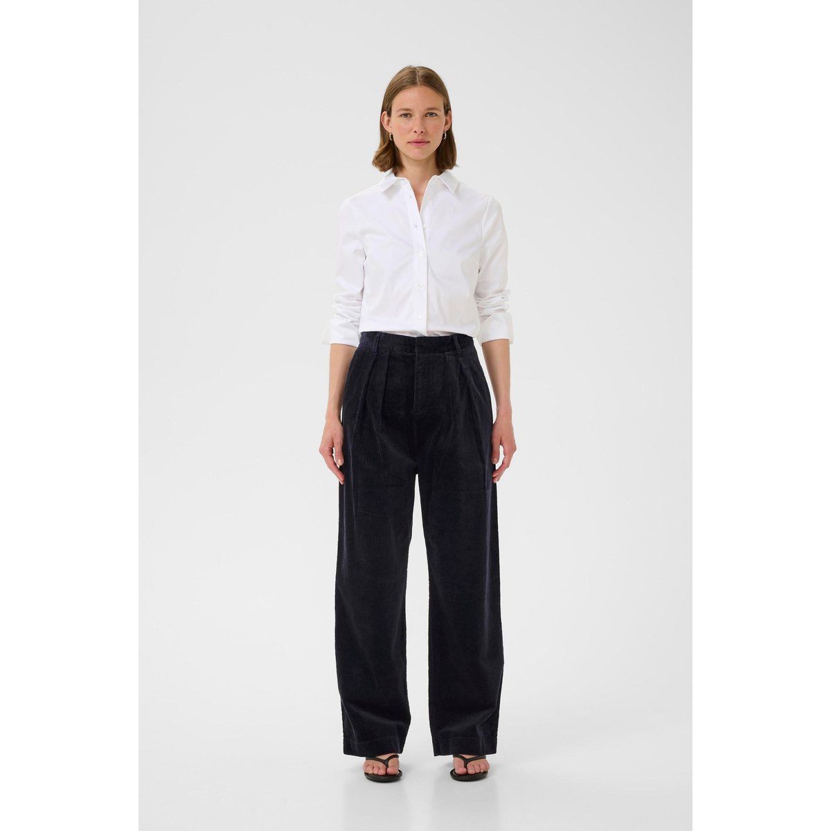 Weite Cordhose mit Bundfalten