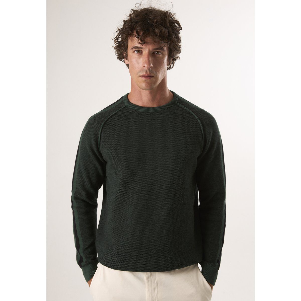 Klassischer Strickpullover mit Rundhalsausschnitt