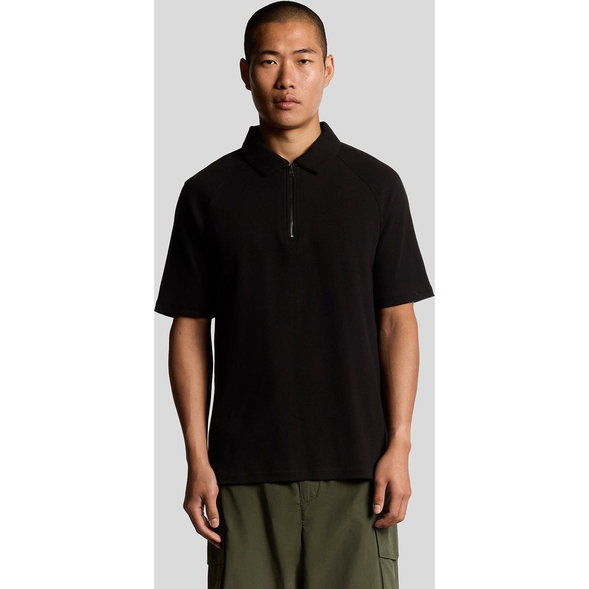 Modernes Poloshirt mit halbem Reißverschluss