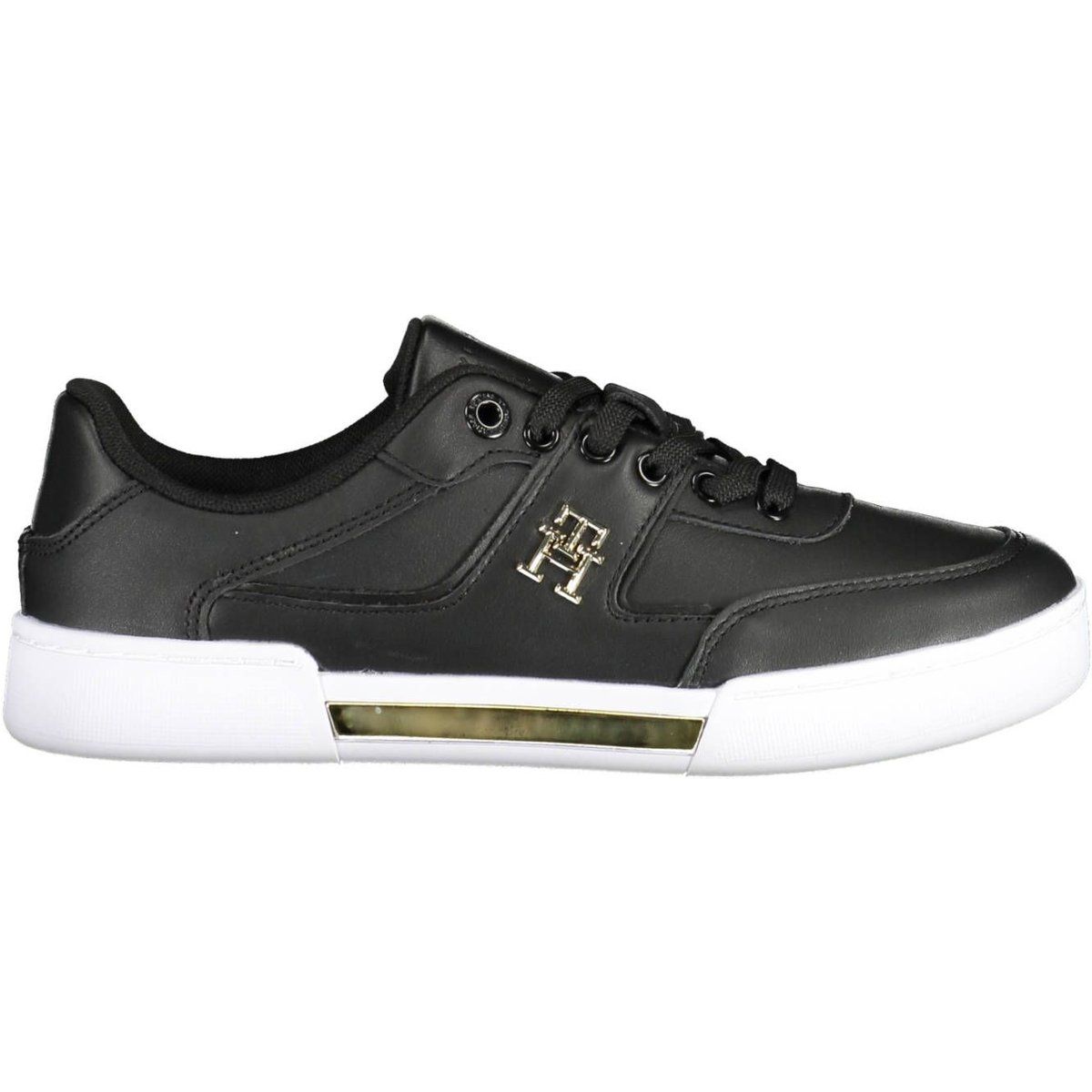 Core Low-Top Casual Sneaker
