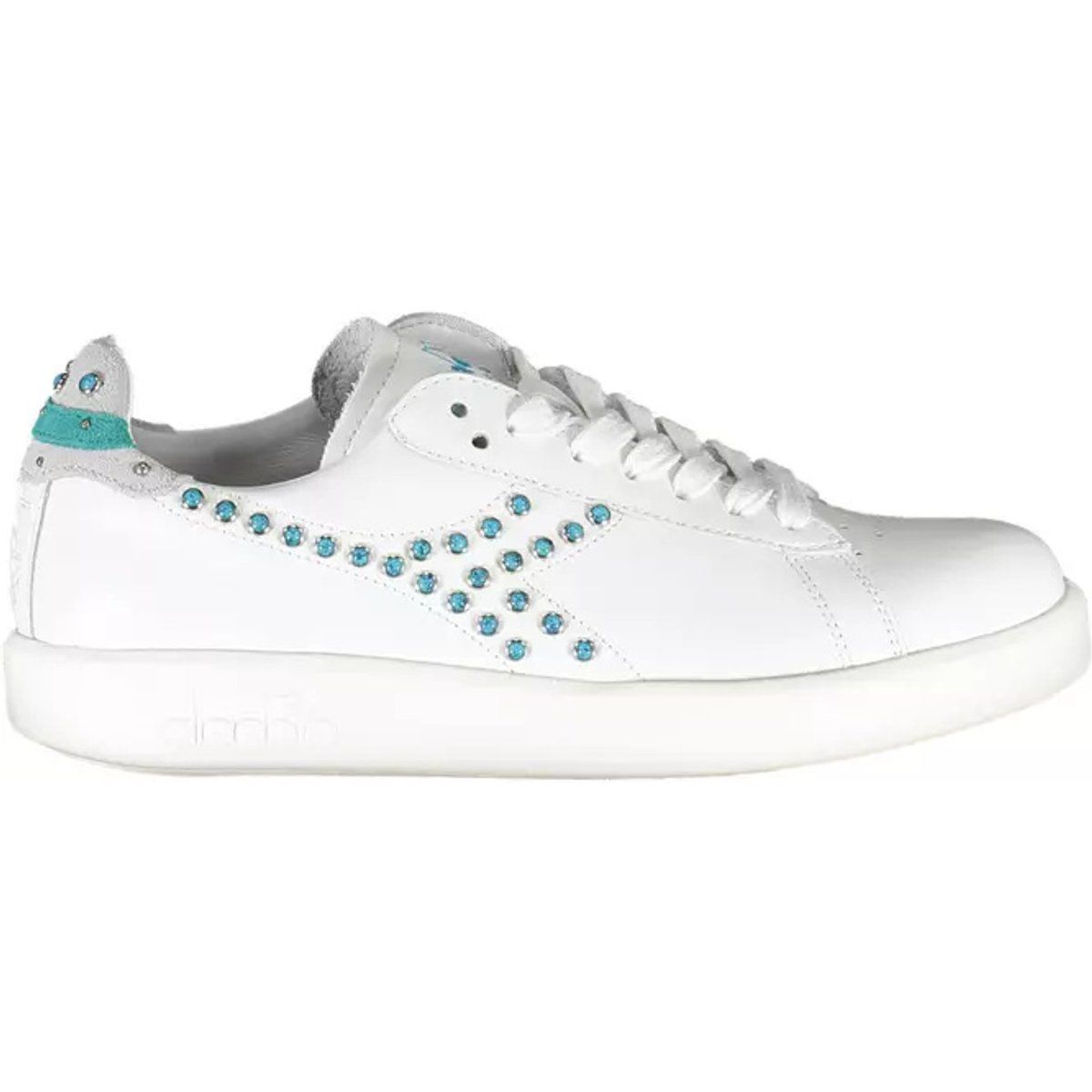 Ledersneakers mit Nietendetails