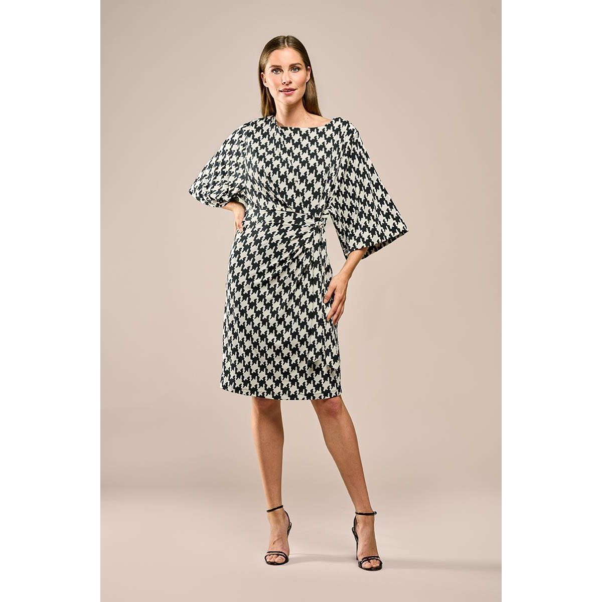 Jerseykleid mit Hahnentrittmuster und Gürtel