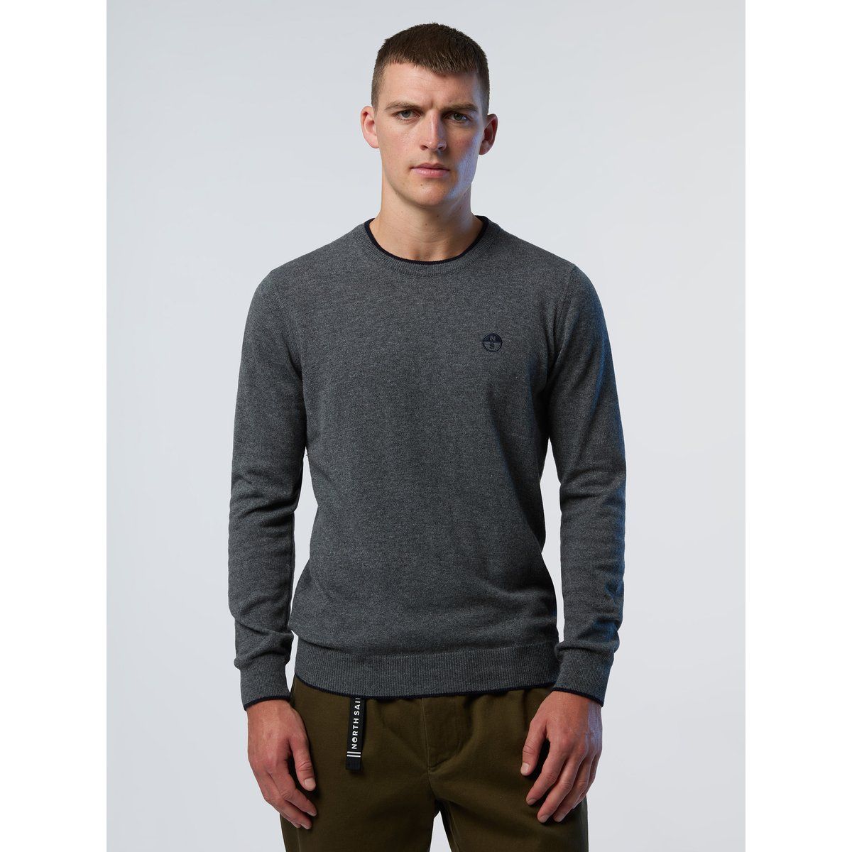 Klassischer Strickpullover mit Rundhalsausschnitt