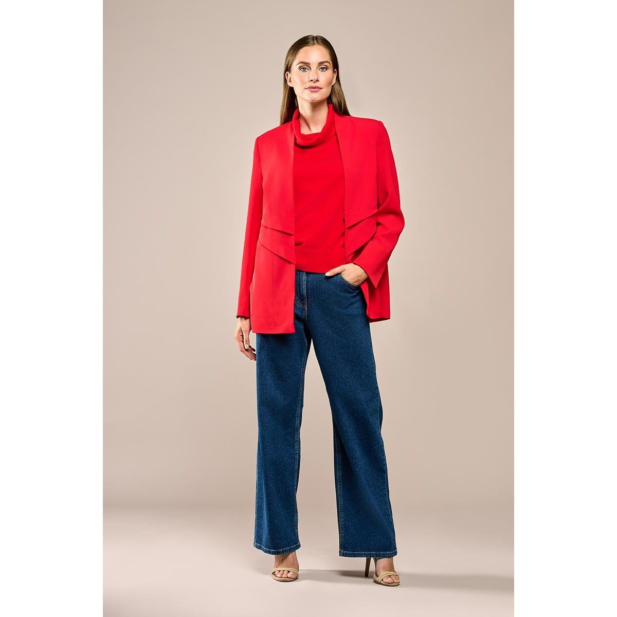 Klassischer roter Blazer mit Reverskragen