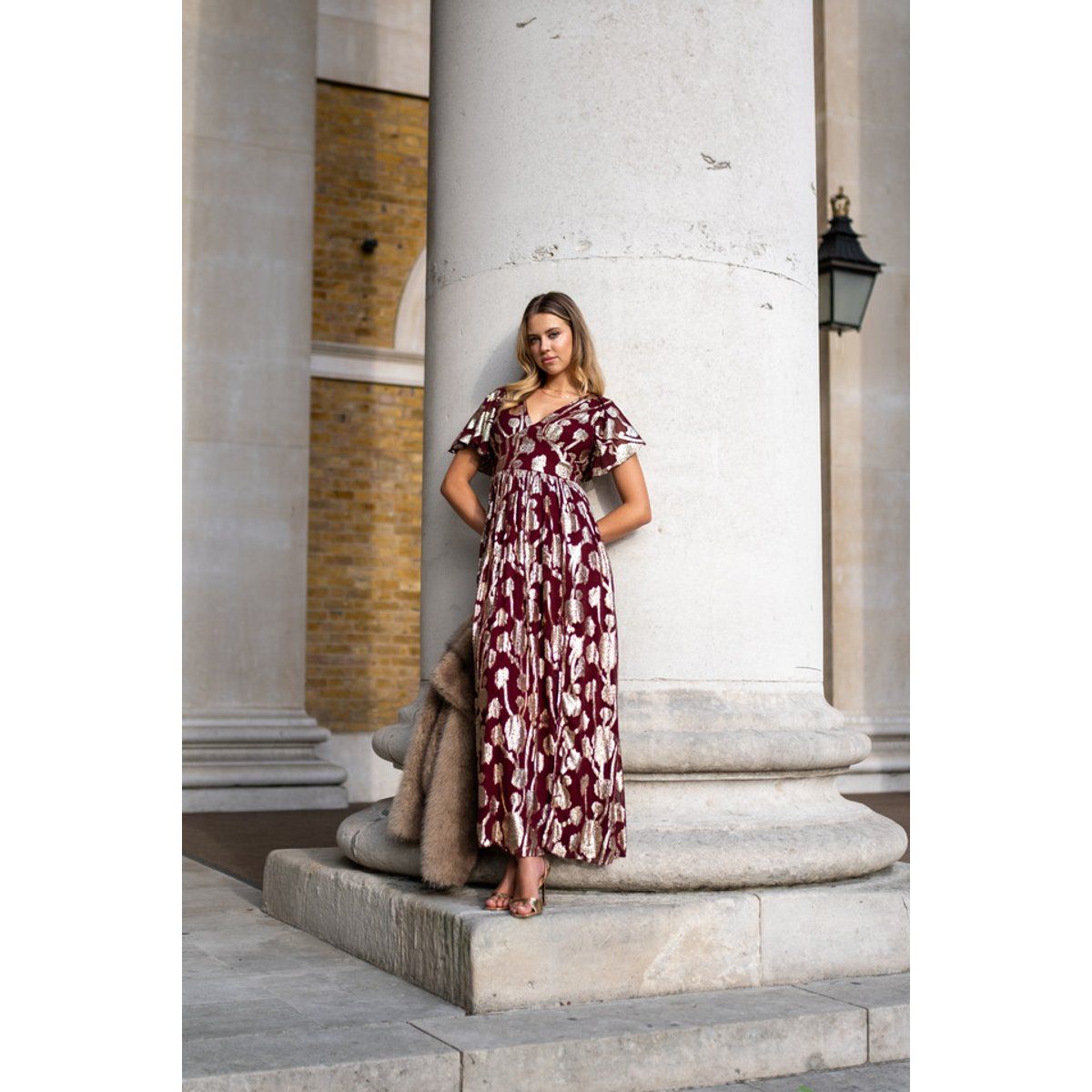 Metallic-Jacquard-Maxikleid mit Flatterärmeln