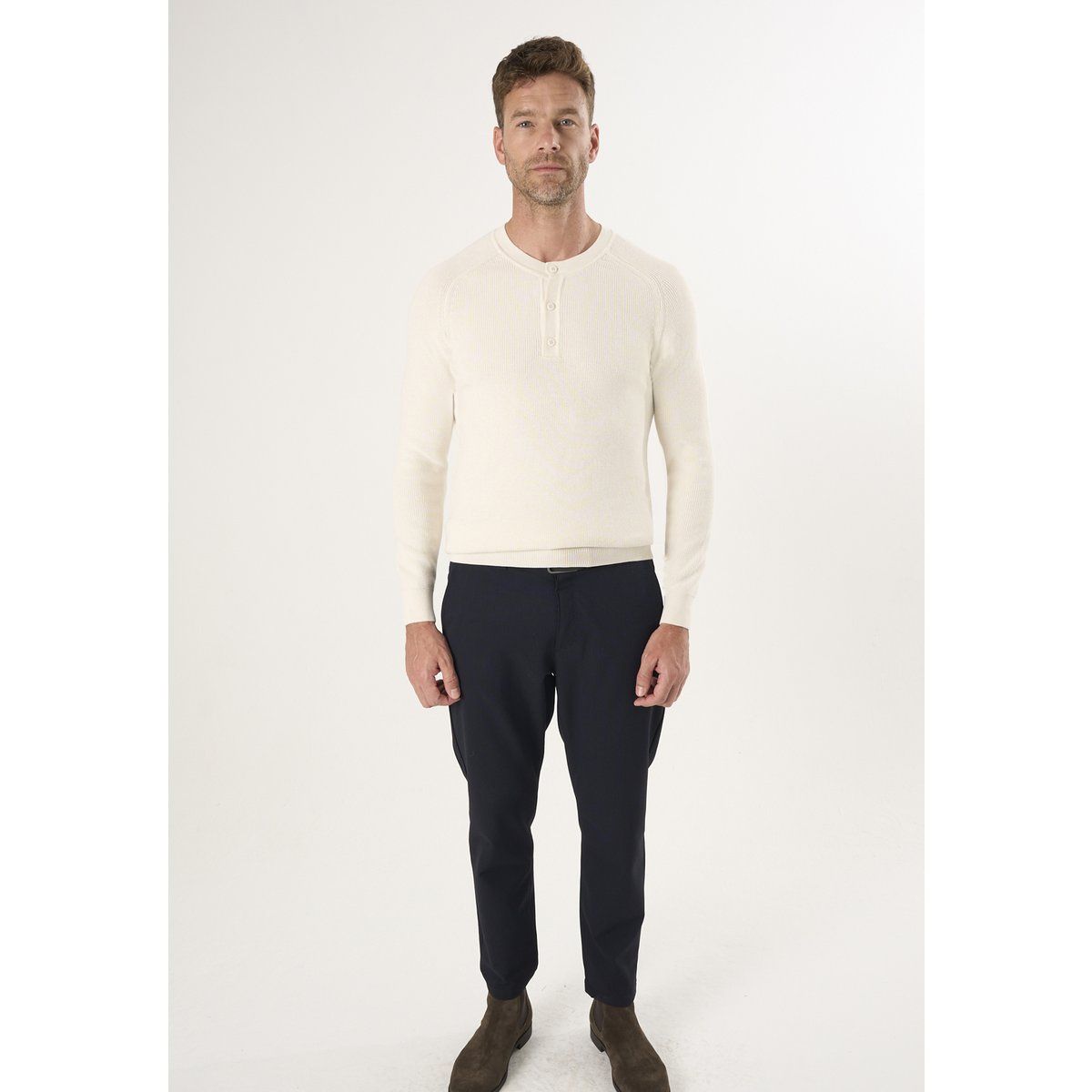 Langärmliger Strickpullover mit Knopfleiste