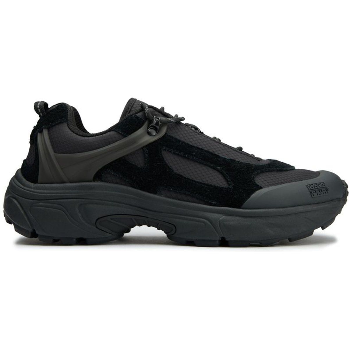 Alpines Erbe - All-Black Sneaker