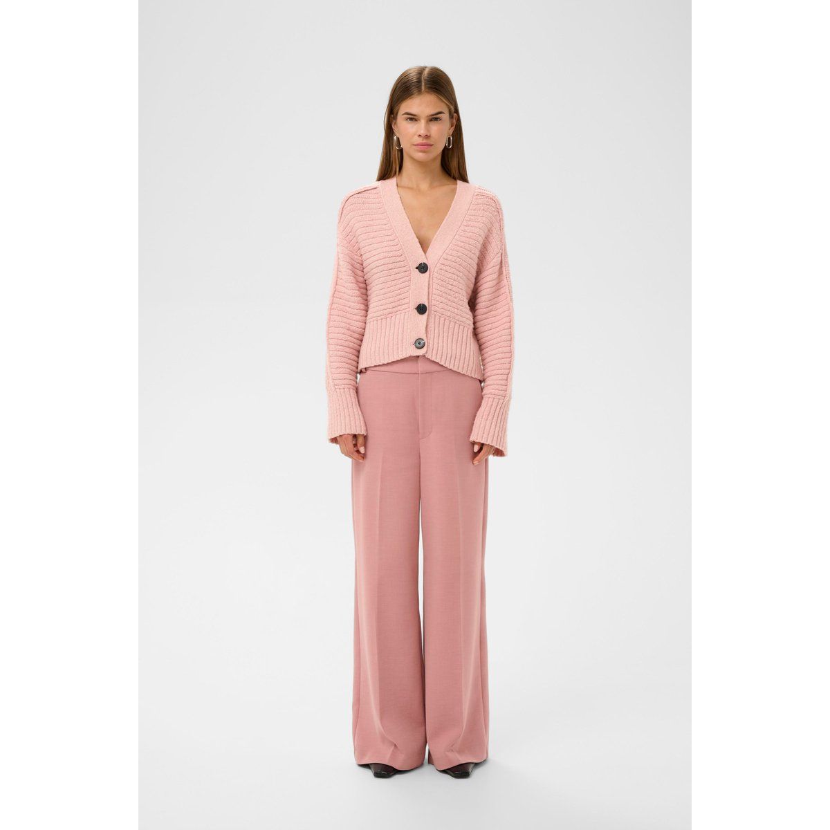 Kurze Strickjacke mit V-Ausschnitt und Knöpfen