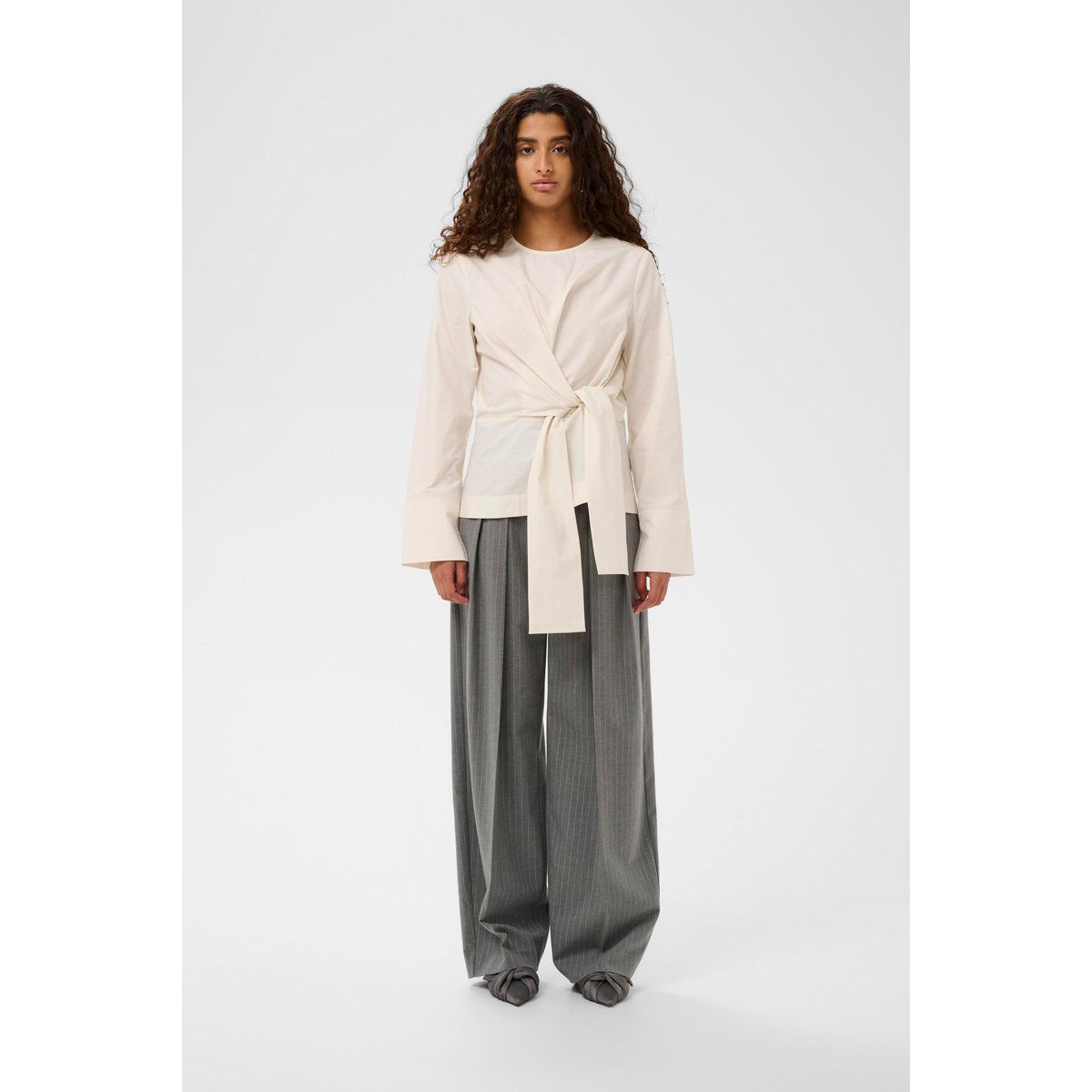 Feminine Wickelbluse mit langen Ärmeln