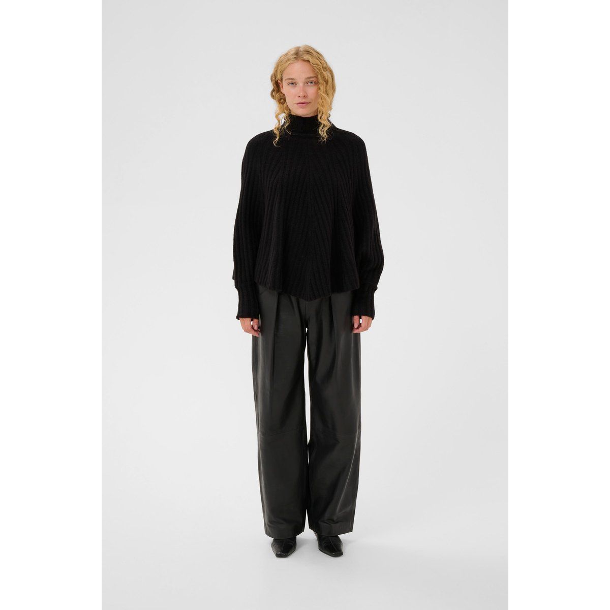Entspannter Rippstrick-Rollkragen Poncho Top