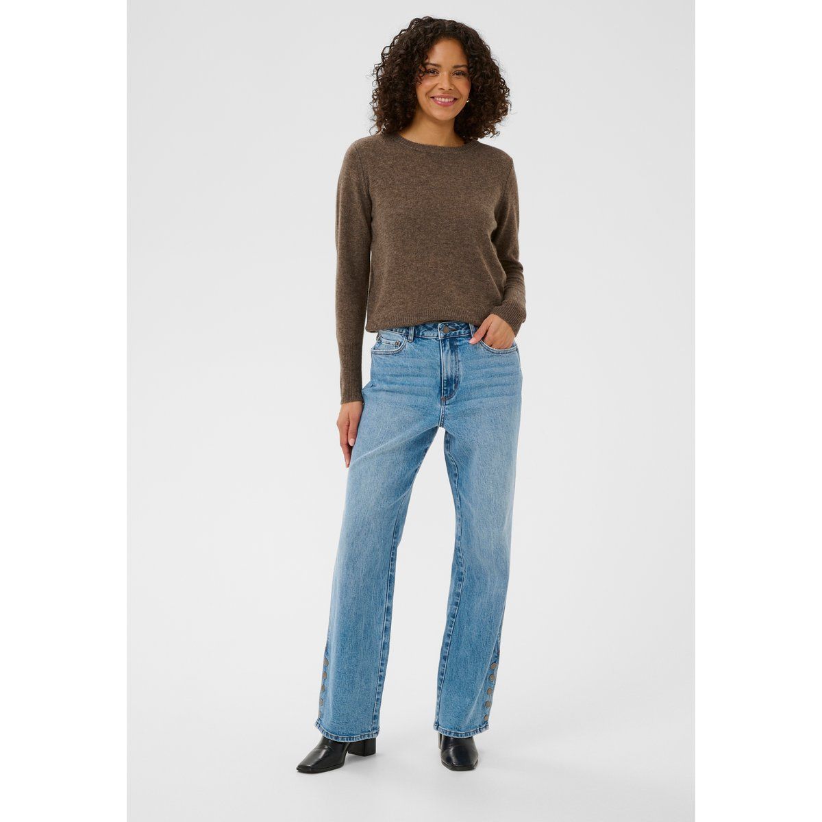 Weitgeschnittene Jeans mit Knopfdetail
