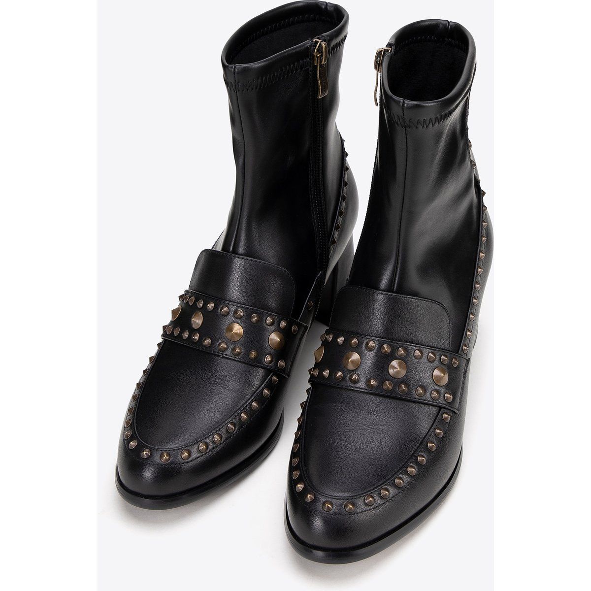Schwarze Stiefeletten aus Leder mit Nieten