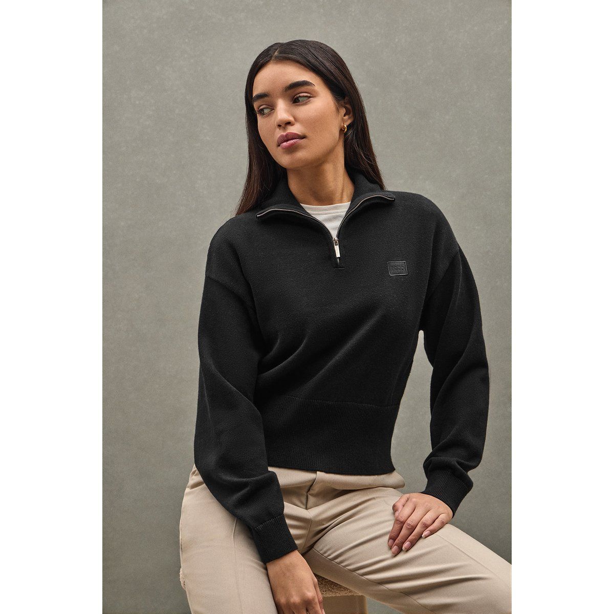 Kurzer Baumwollpullover mit halbem Reißverschluss