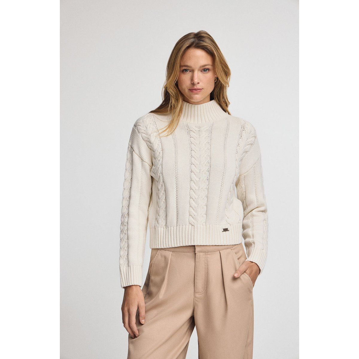 Zopfmuster-Strickpullover mit Stehkragen