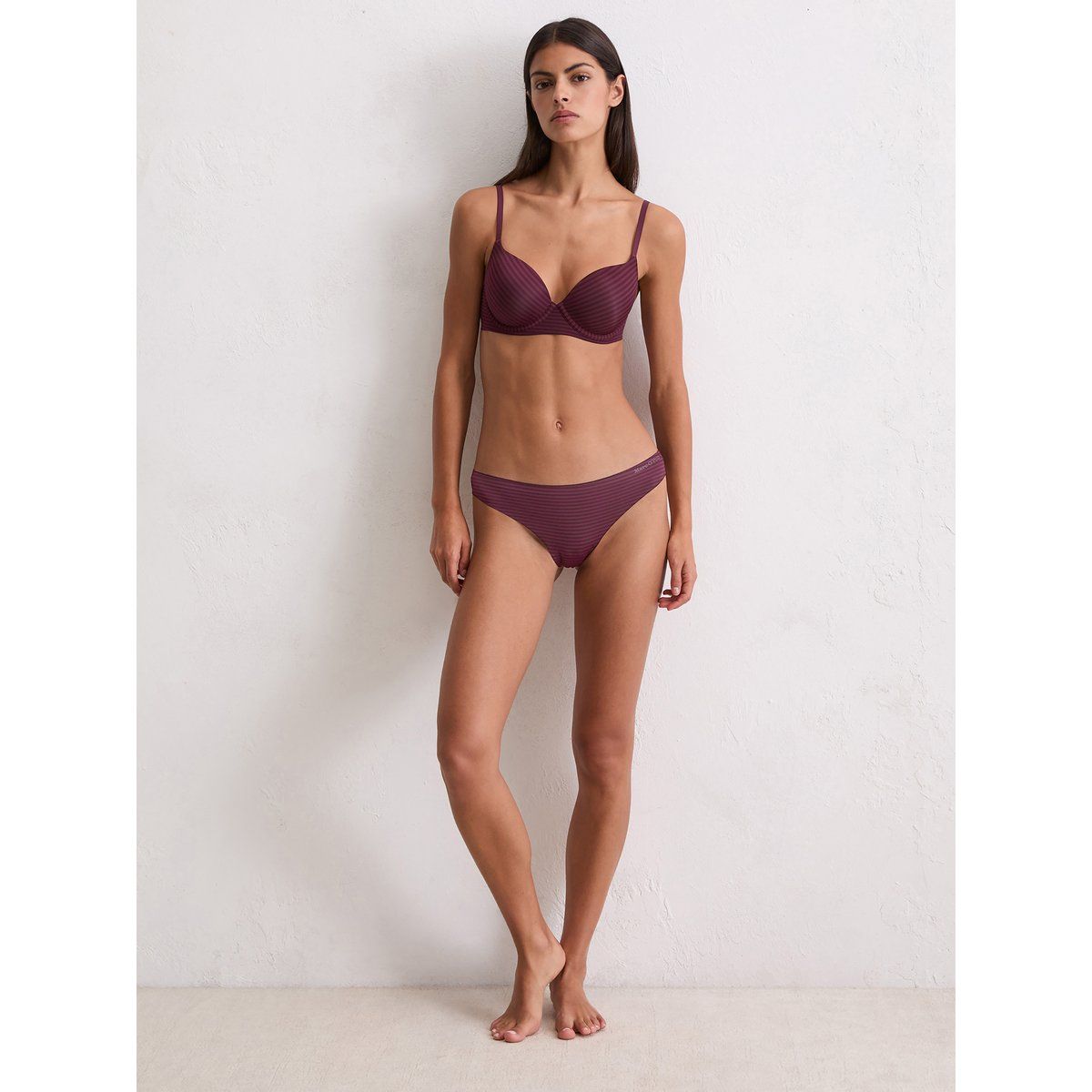 Gestreifte Second Skin String Slips