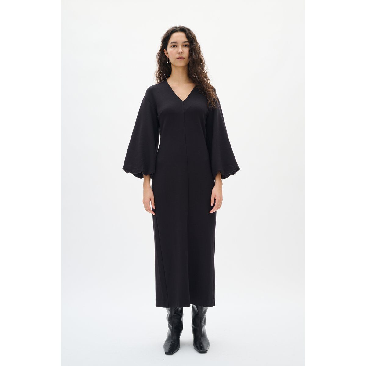 Elegantes schwarzes V-Ausschnitt-Maxikleid