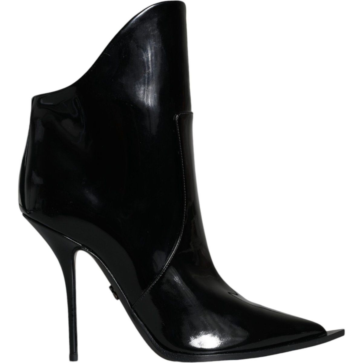 Hochhackige Stiefeletten aus Lackleder