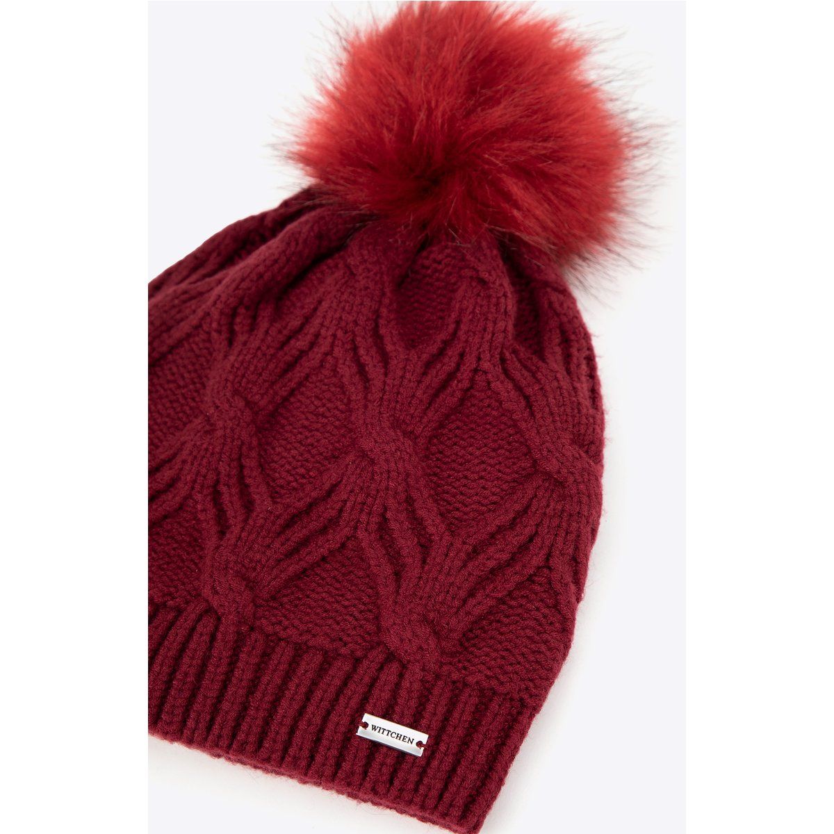 Burgunderfarbene Strickmütze mit Bommel